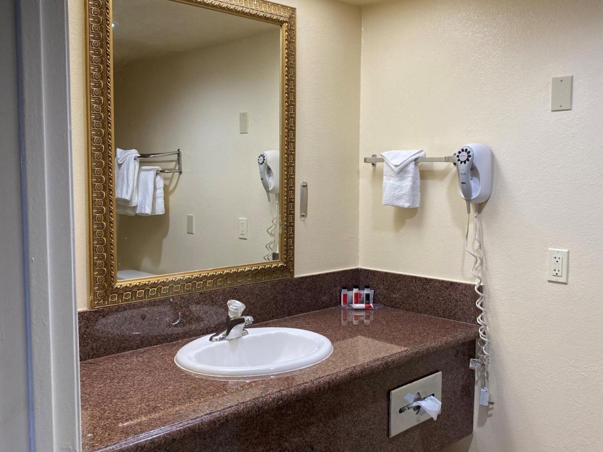 Travelodge By Wyndham Chatsworth Los Angeles Exteriör bild
