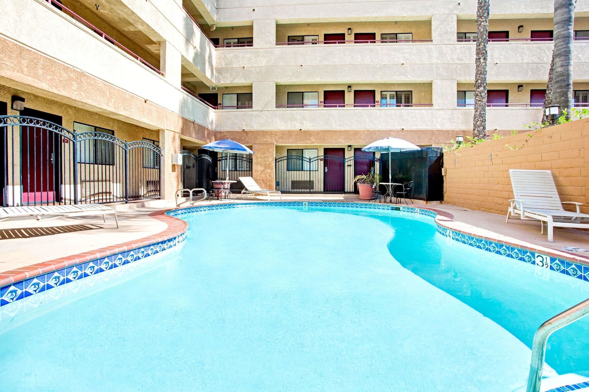 Travelodge By Wyndham Chatsworth Los Angeles Exteriör bild
